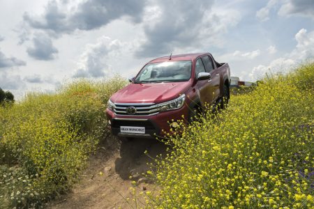 Toyota Hilux Invincible: Así es la serie especial más cara y equipada del pick-up