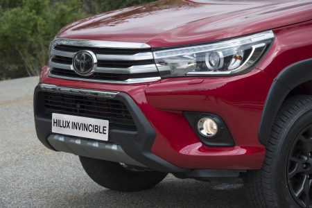 Toyota Hilux Invincible: Así es la serie especial más cara y equipada del pick-up