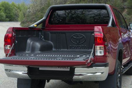 Toyota Hilux Invincible: Así es la serie especial más cara y equipada del pick-up