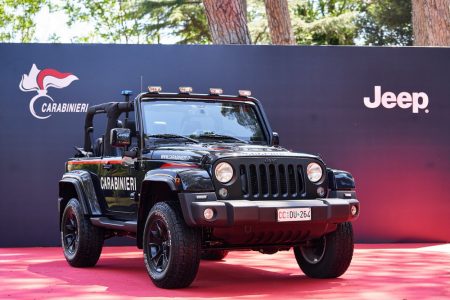 Así es el Jeep Wrangler modificado con los que patrulla la policía italiana en la playa