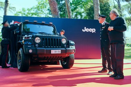 Así es el Jeep Wrangler modificado con los que patrulla la policía italiana en la playa