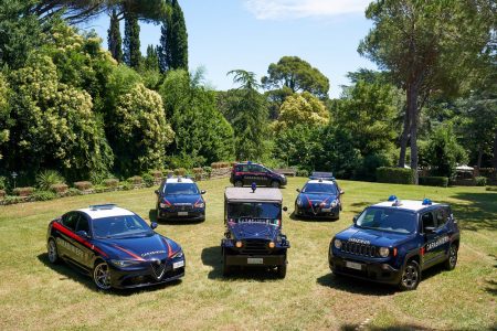 Así es el Jeep Wrangler modificado con los que patrulla la policía italiana en la playa