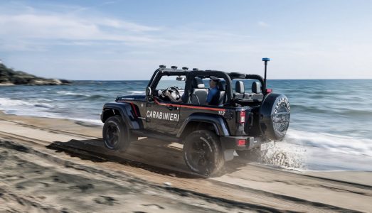 Así es el Jeep Wrangler modificado con los que patrulla la policía italiana en la playa