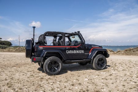 Así es el Jeep Wrangler modificado con los que patrulla la policía italiana en la playa