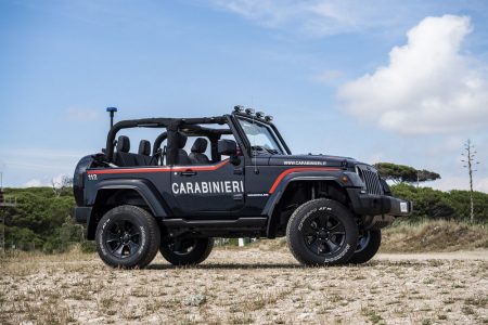 Así es el Jeep Wrangler modificado con los que patrulla la policía italiana en la playa