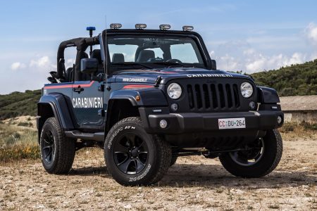 Así es el Jeep Wrangler modificado con los que patrulla la policía italiana en la playa