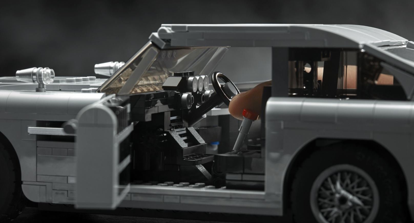 Gracias a LEGO ya puedes tener el Aston Martin DB5 de James Bond: ¡Con asiento eyectable!