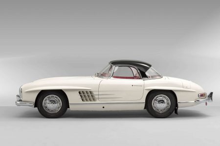 Un Mercedes-Benz 300SL Roadster con 1.372 km se ha subastado por 3,1 millones de euros