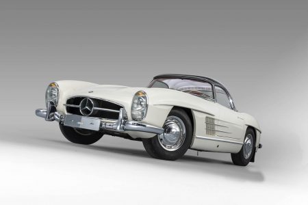 Un Mercedes-Benz 300SL Roadster con 1.372 km se ha subastado por 3,1 millones de euros