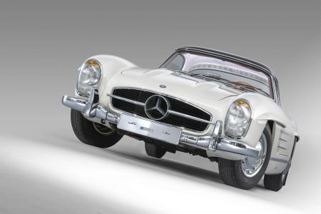 Un Mercedes-Benz 300SL Roadster con 1.372 km se ha subastado por 3,1 millones de euros