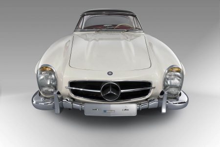 Un Mercedes-Benz 300SL Roadster con 1.372 km se ha subastado por 3,1 millones de euros