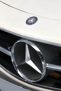 Un Mercedes-Benz 300SL Roadster con 1.372 km se ha subastado por 3,1 millones de euros