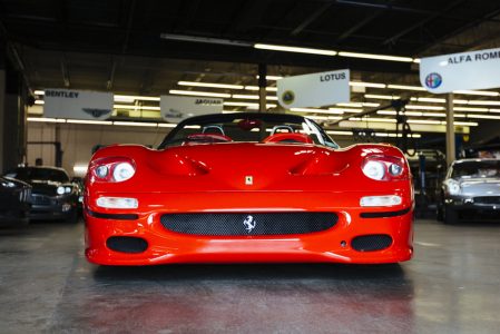 El primer Ferrari F50 fabricado ya puede ser tuyo