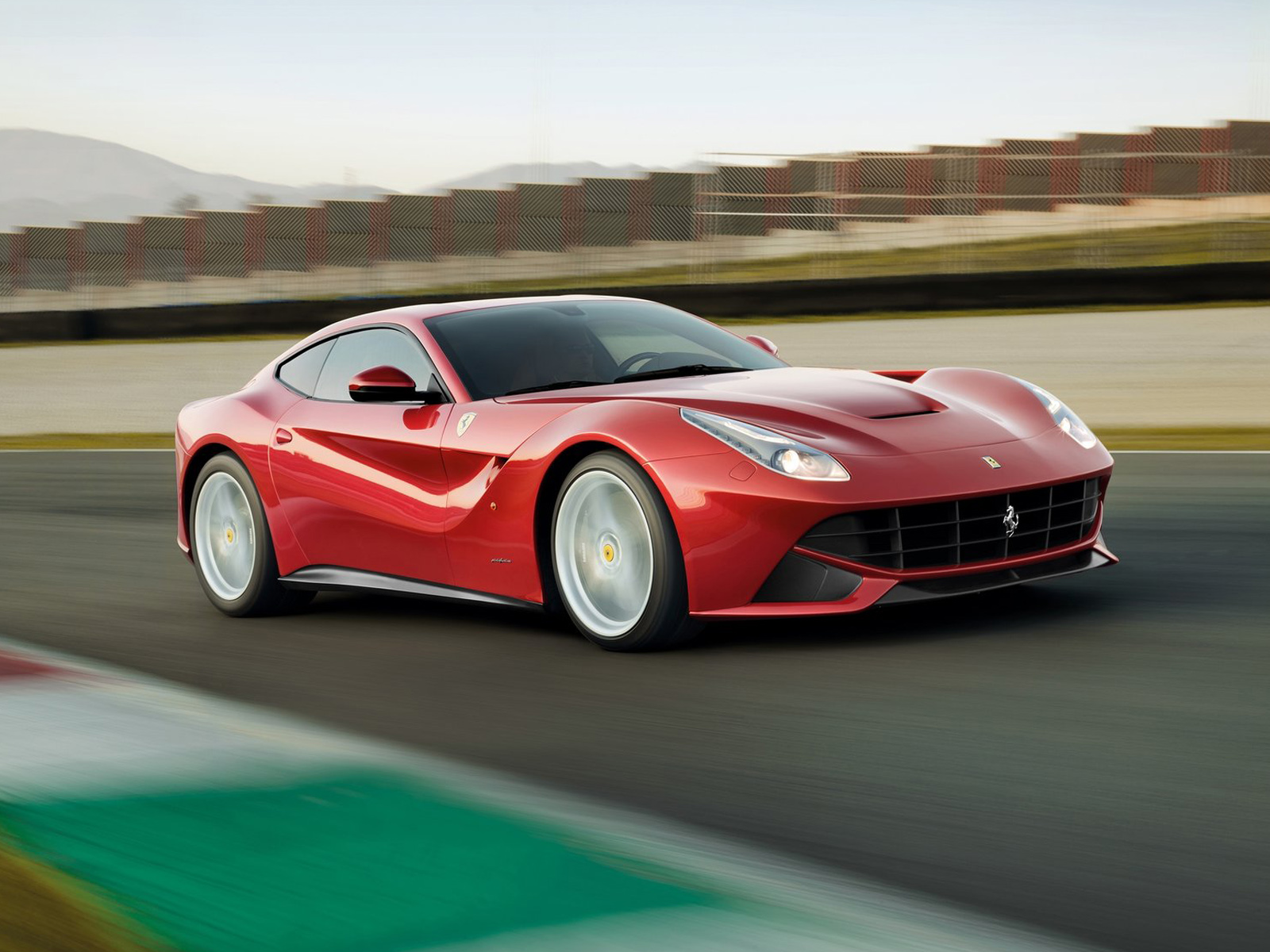 Ferrari ya prepara un V8 híbrido, ¡y tenemos fecha!