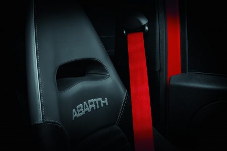 Abarth 595 2019: Ahora con escape Record Monza con válvula activa y cambios estéticos