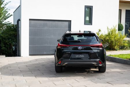 El crossover compacto Lexus UX 250h llegará en 2019 y arrancará en los 33.900 euros