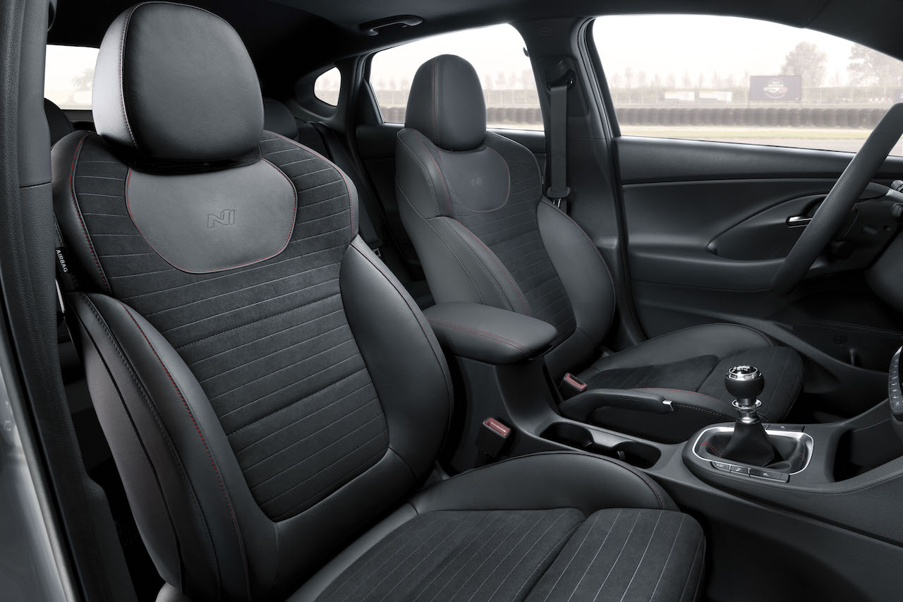 El Hyundai i30 Fastback N se hace oficial: Deportividad en un sedán con aires de coupé