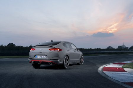 El Hyundai i30 Fastback N se hace oficial: Deportividad en un sedán con aires de coupé