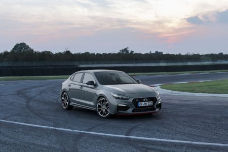 El Hyundai i30 Fastback N se hace oficial: Deportividad en un sedán con aires de coupé