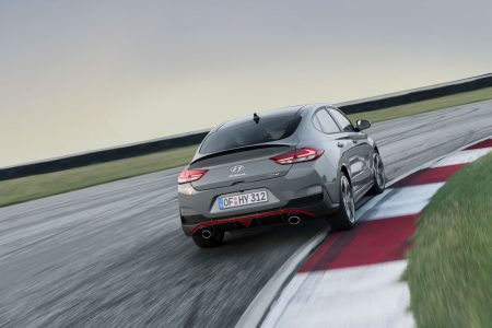 El Hyundai i30 Fastback N se hace oficial: Deportividad en un sedán con aires de coupé