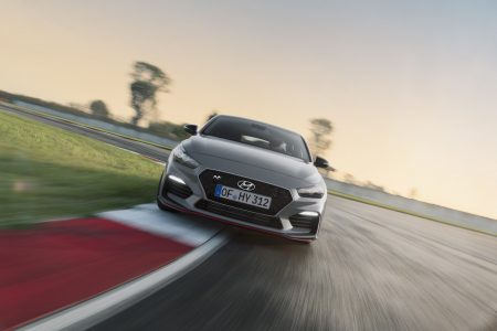 El Hyundai i30 Fastback N se hace oficial: Deportividad en un sedán con aires de coupé