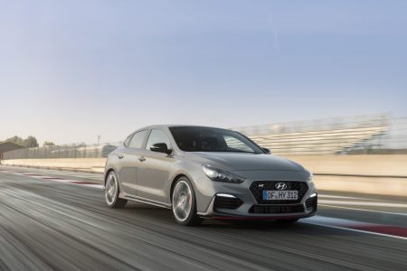 El Hyundai i30 Fastback N se hace oficial: Deportividad en un sedán con aires de coupé