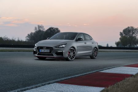 El Hyundai i30 Fastback N se hace oficial: Deportividad en un sedán con aires de coupé