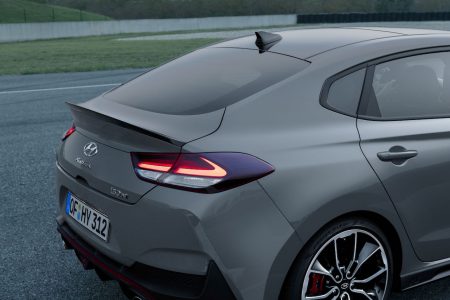 El Hyundai i30 Fastback N se hace oficial: Deportividad en un sedán con aires de coupé