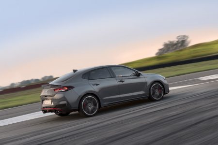 El Hyundai i30 Fastback N se hace oficial: Deportividad en un sedán con aires de coupé