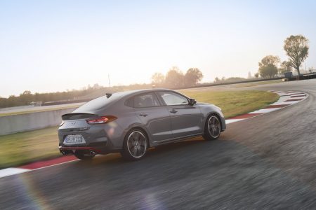 El Hyundai i30 Fastback N se hace oficial: Deportividad en un sedán con aires de coupé