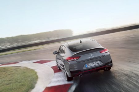 El Hyundai i30 Fastback N se hace oficial: Deportividad en un sedán con aires de coupé