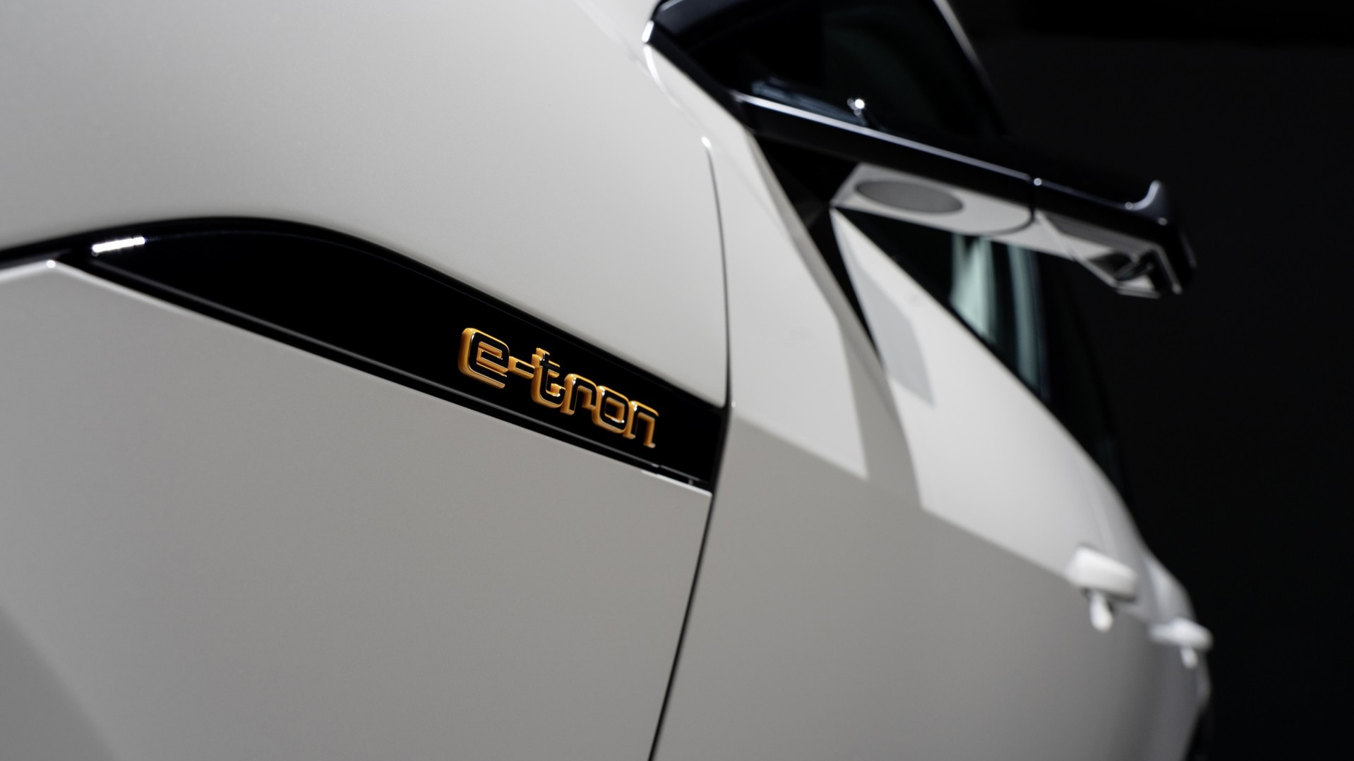 Oficial: Audi e-tron, eléctrico, potente y capaz de todo