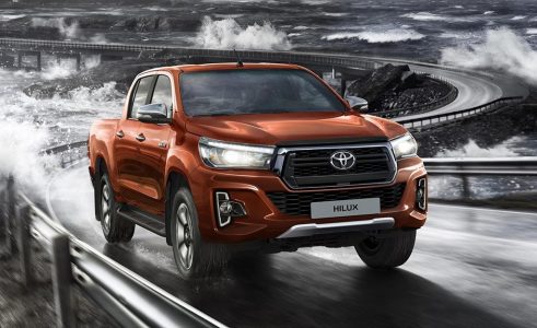 Toyota Hilux Legend: Más equipado y con el motor diésel 2.4 D-4D de 150 CV