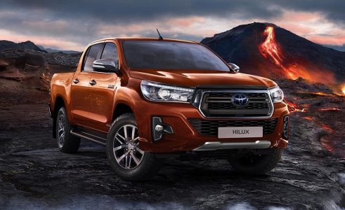 Toyota Hilux Legend: Más equipado y con el motor diésel 2.4 D-4D de 150 CV