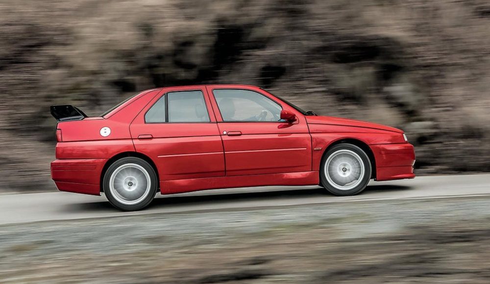 este-alfa-155-gta-stradale-de-1993-esta-a-la-venta-y-solo-hay-una-unidad-en-el-mundo-04