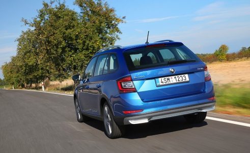 Estilo campero, tracción delantera: Así es el Skoda Fabia Scout