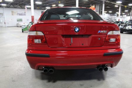 Sale a la venta un BMW M5 E39 con 14.000 km... al precio de un BMW M2