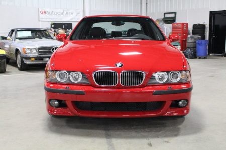Sale a la venta un BMW M5 E39 con 14.000 km... al precio de un BMW M2