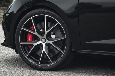 SEAT León ST Cupra Black Carbon: ¿Te gastarías 50.700 euros en él?