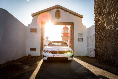 BMW 330e 2019: Hasta 60 kilómetros de autonomía en modo eléctrico