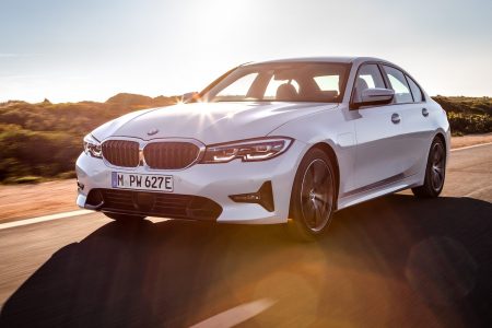 BMW 330e 2019: Hasta 60 kilómetros de autonomía en modo eléctrico