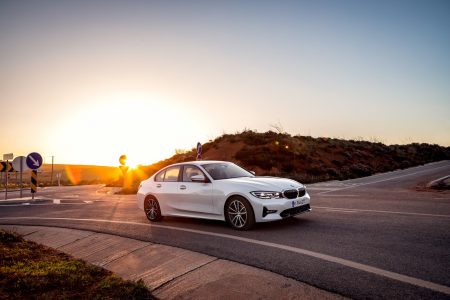 BMW 330e 2019: Hasta 60 kilómetros de autonomía en modo eléctrico