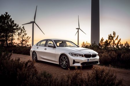 BMW 330e 2019: Hasta 60 kilómetros de autonomía en modo eléctrico