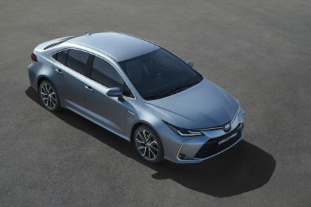 El Toyota Corolla Sedán 2019 llega a España: Sólo disponible con motor híbrido