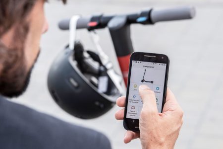 eXS KickScooter, así es el primer patinete eléctrico de SEAT que cuesta 599 euros