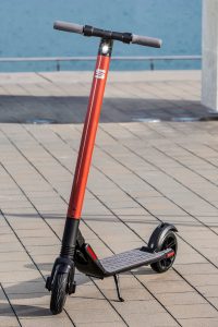 eXS KickScooter, así es el primer patinete eléctrico de SEAT que cuesta 599 euros