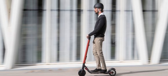 eXS KickScooter, así es el primer patinete eléctrico de SEAT que cuesta 599 euros