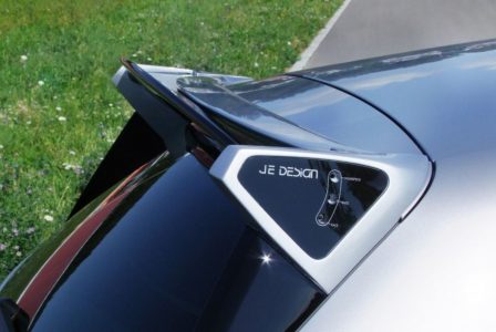 JE Design vuelve para poner la nota macarra al SEAT León Cupra 300