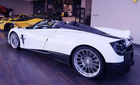 La primera unidad fabricada del Pagani Huayra Roadster busca dueño. ¿Quieres ser tú?