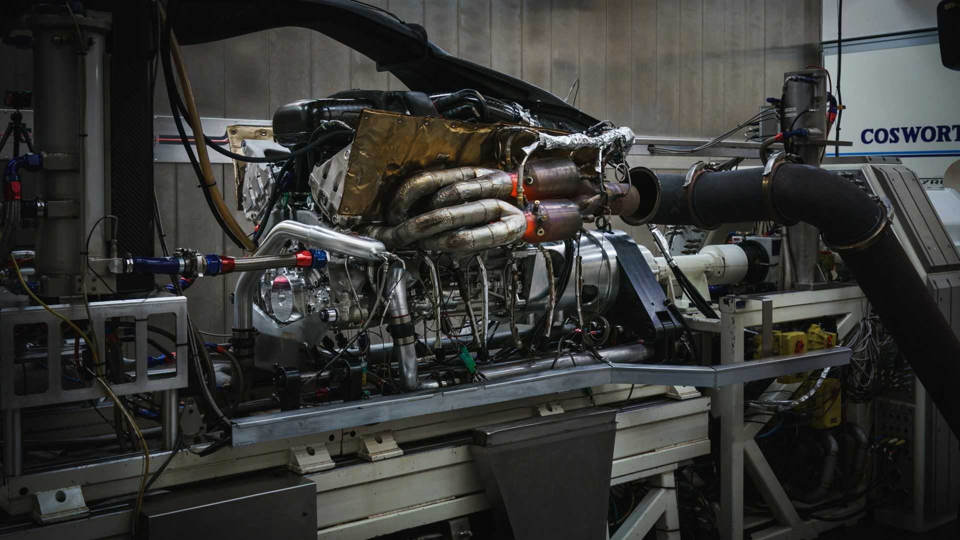 Cada 100.000 kilómetros tendrás que reconstruir el motor del Aston Martin Valkyrie: El doble que el Mercedes-AMG ONE